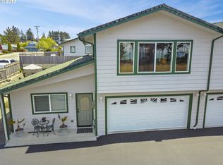 1215 Ransom Ave APT A, Brookings, OR 97415