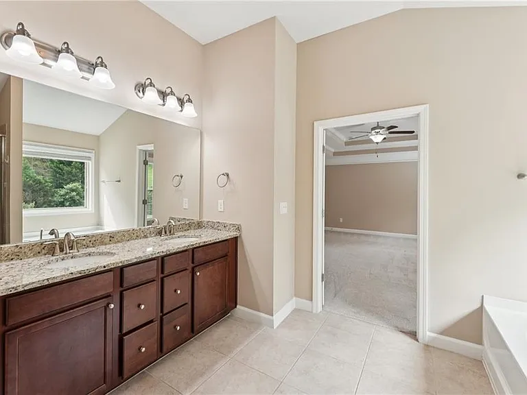6370 Shiloh Woods Dr — Photo 40