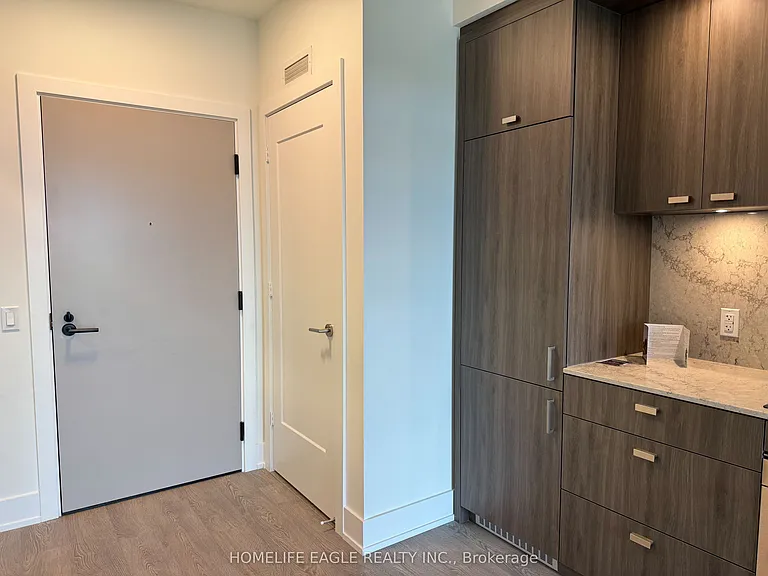 858 Dupont St #821 — Photo 9
