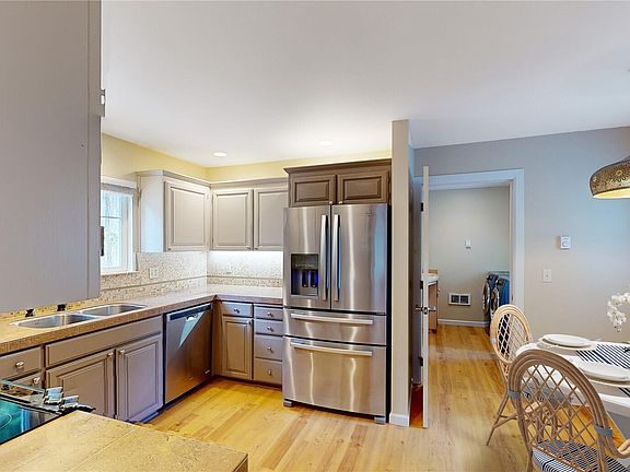 4th image of 50 S Chandler Court #C