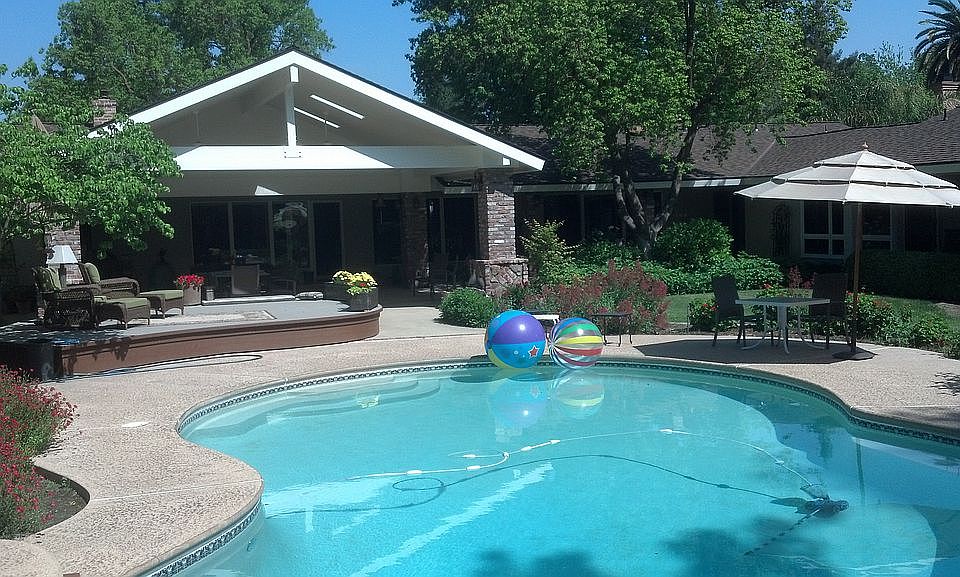 2nd image of 303 W Green Oaks Dr