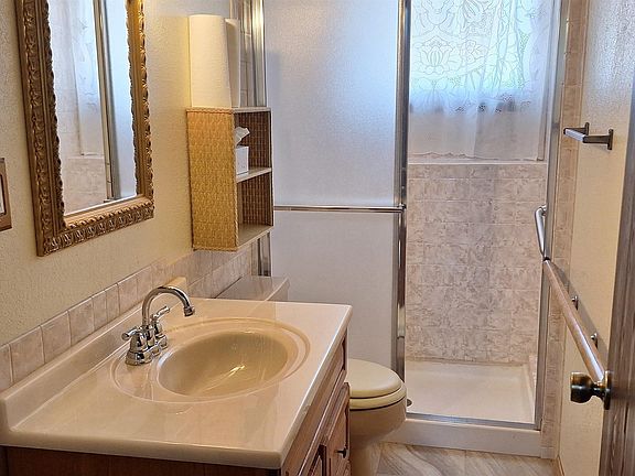 4th image of 375 Zinnia St