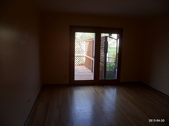 5th image of 182 N Paramount Dr