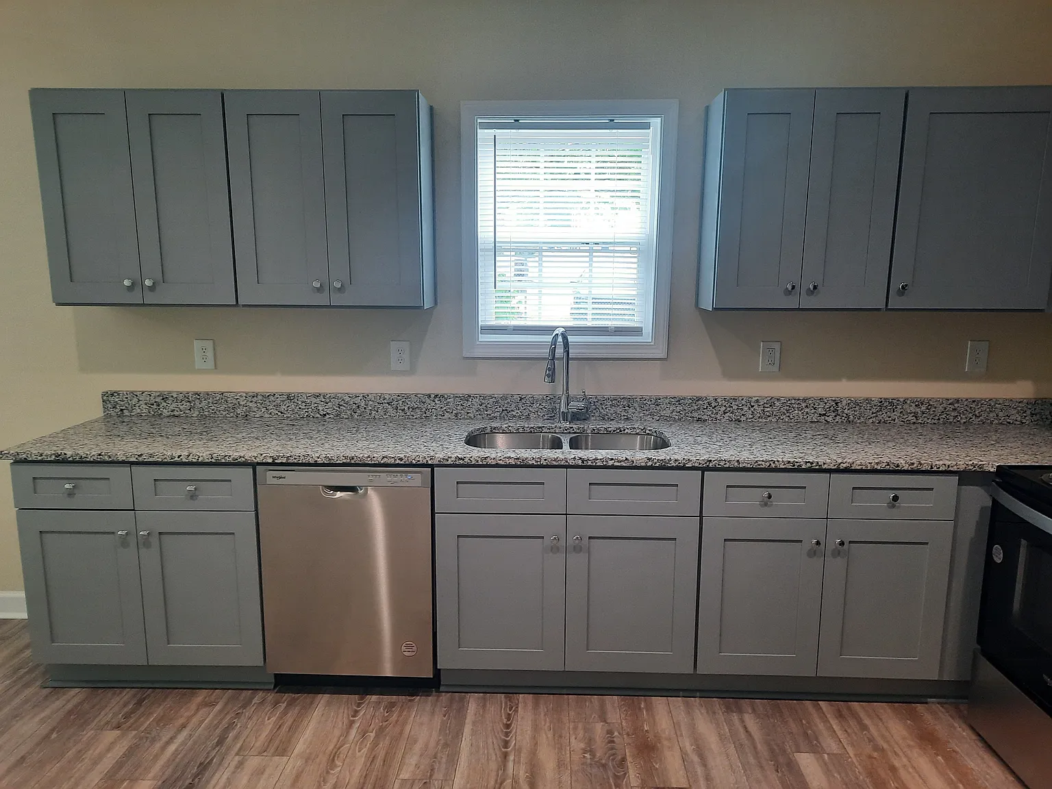 3 bed, 1094 sqft, $1,450 — Photo 3