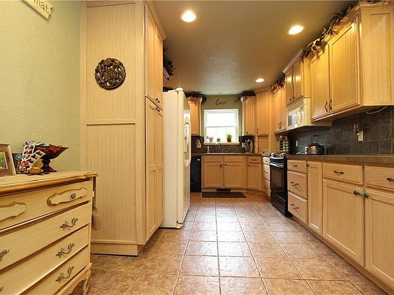 3rd image of 405 Elwood Dr