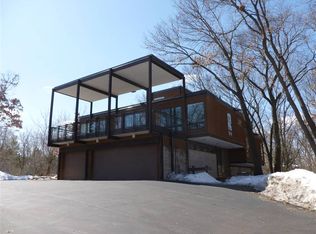 10 Thompson Ln, North Oaks, MN 55127