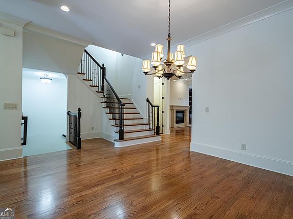 5th image of 12 Candler Grove Dr