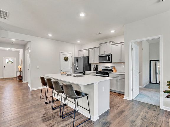 3rd image of 322 Glass Rd