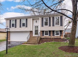 485 Hampton Ln, Roselle, IL 60172