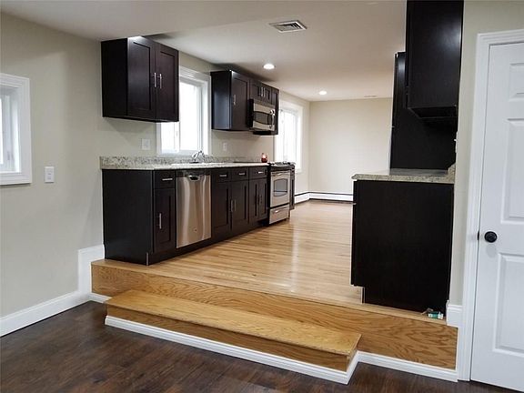 3rd image of 71 Archdale Dr