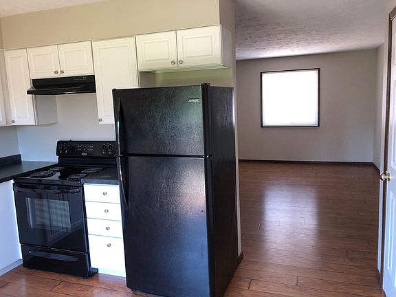 3rd image of 621 Kennedy Dr #4