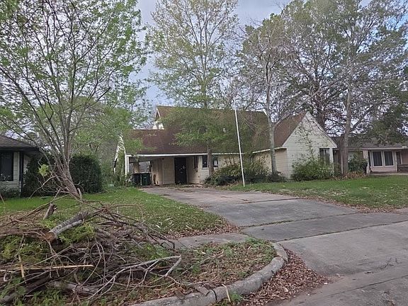 3rd image of 4010 Woodhaven St