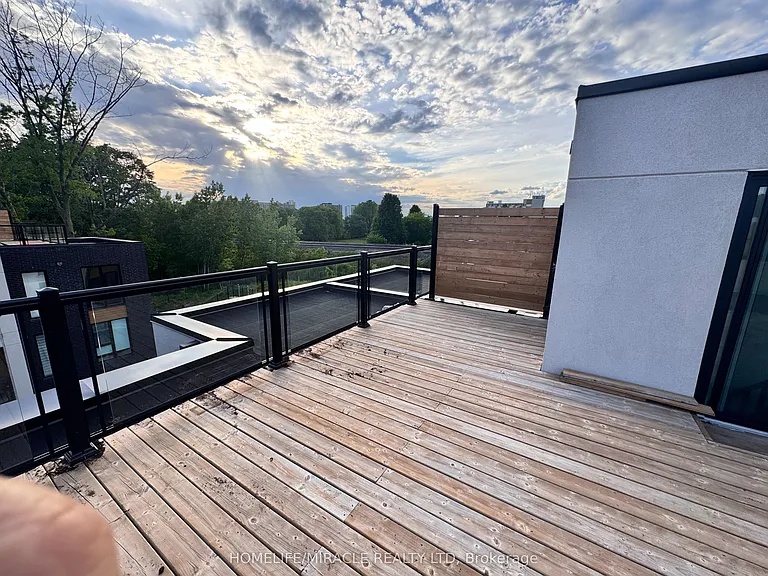 176 Clonmore Dr #4 — Photo 36