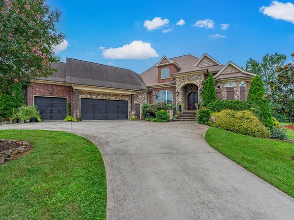 819 E Heathland Dr, Inman, SC 29349