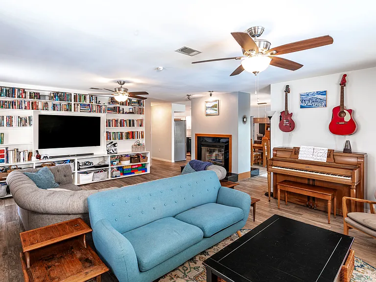 301 Cypress St — Photo 8