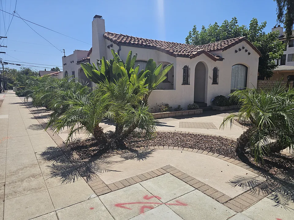 1293 Robinson Ave