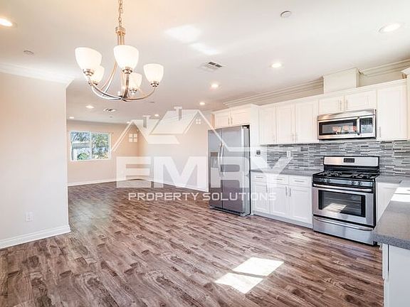 5th image of 424 W 111th Pl #426