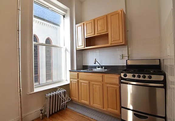 2nd image of 368 Van Brunt St APT 2