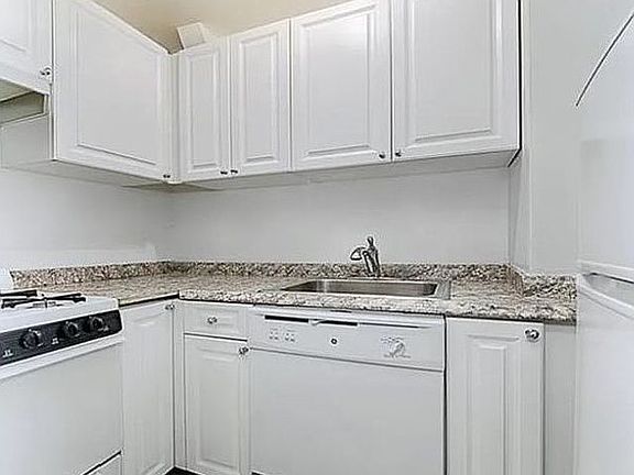 2nd image of 40 W 72nd St APT 102