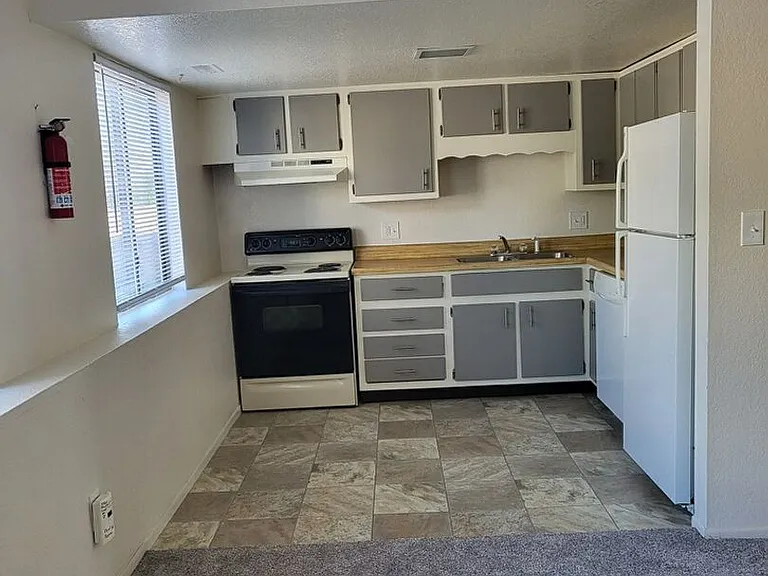 5560 Bowden Loop — Photo 7