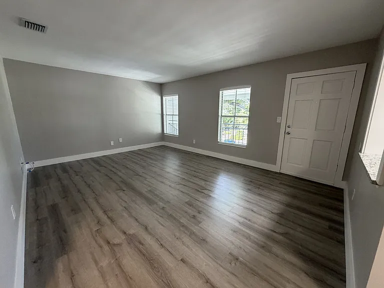 524 Bay St NE #5 — Photo 6