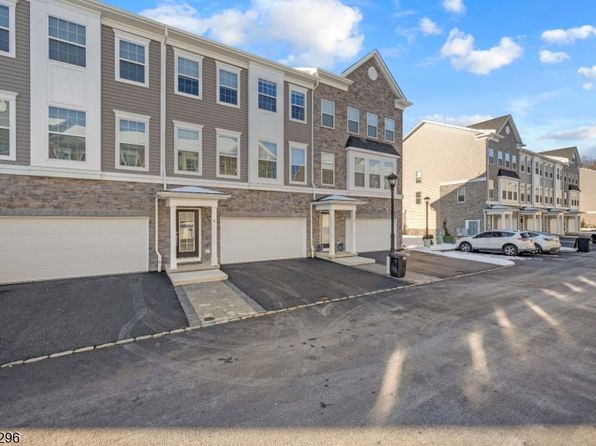 6 Coogan Ct, Morris Plains Boro, NJ 07950
