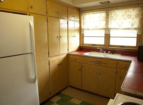 5th image of 836 Larpenteur Ave W