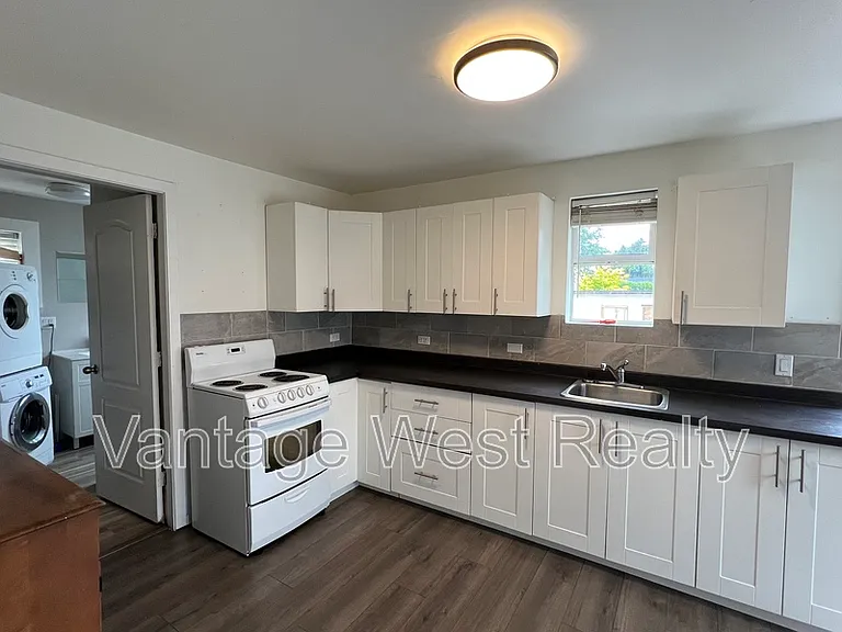 175 Eckhardt Ave W — Photo 6