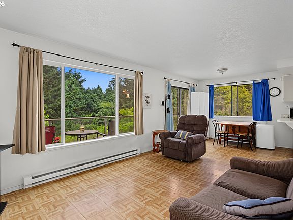 5th image of 23655 NE Casavant Dr