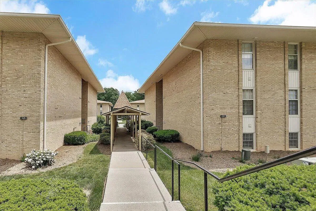 2 bed, 1178 sqft, $1,525 — Photo 1