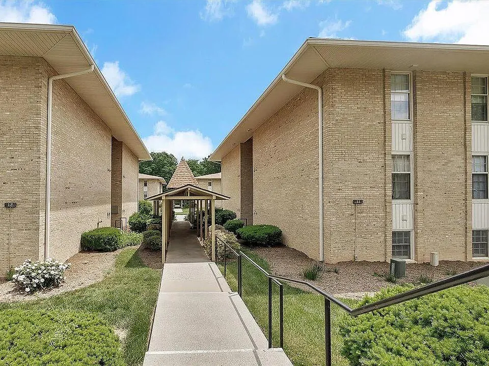 5260 Crossbow Cir #11B