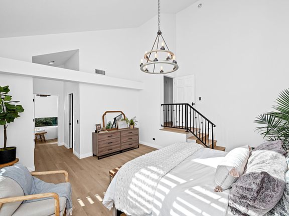 4th image of 987 W Avenue 37