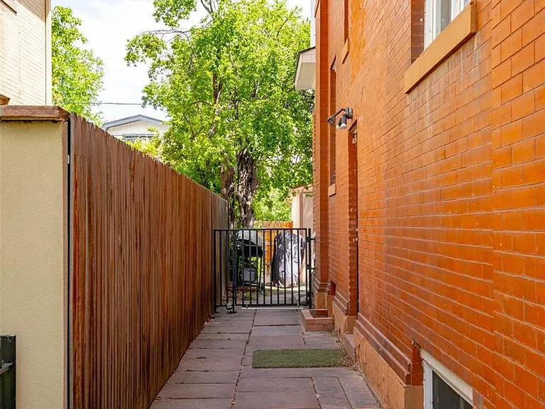 840 N Emerson St #6 — Photo 15