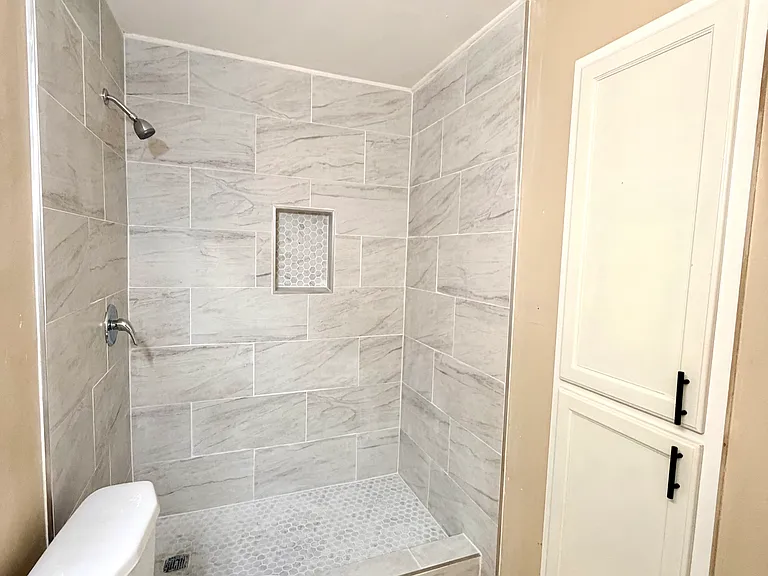 635 Richardson Dr — Photo 12