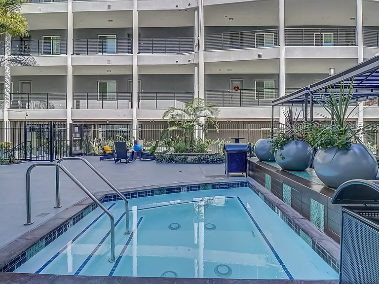 Axis 2300 Apartments — Photo 53