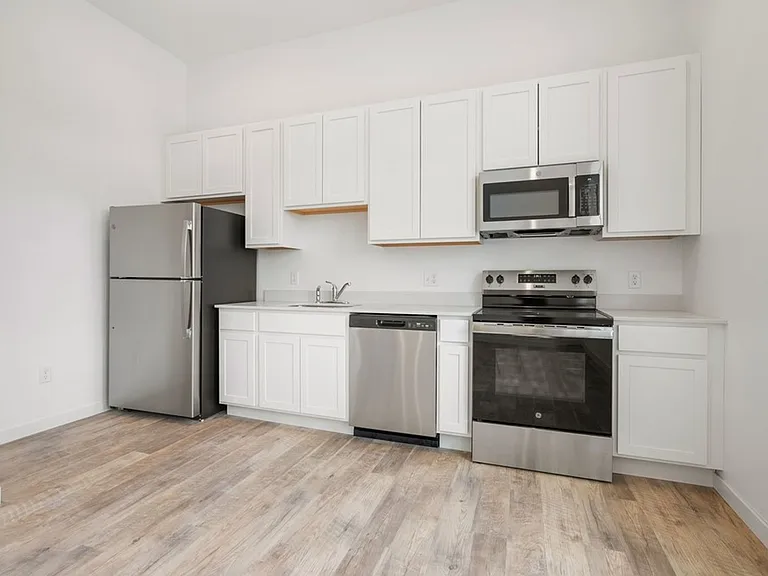 Reinbeck Apartments — Photo 4