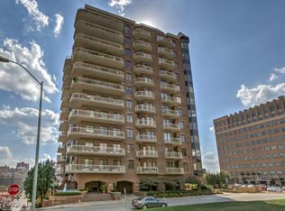 411 W 46th St #1002, Kansas City, MO 64112