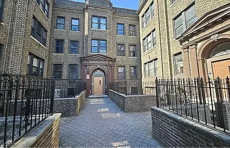 47 Milford Ave #14 — Photo 1
