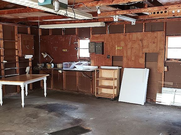 GARAGE INTERIOR