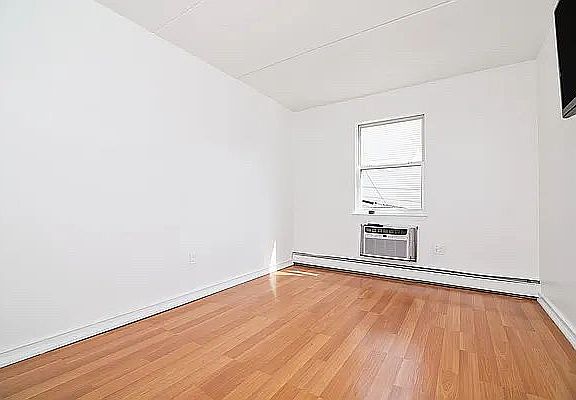 5th image of 339 Evergreen Ave #1