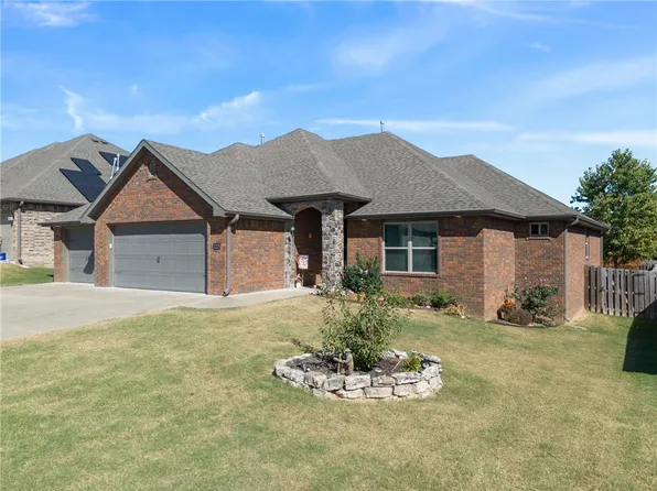 1225 Bradley St, Centerton, AR 72719