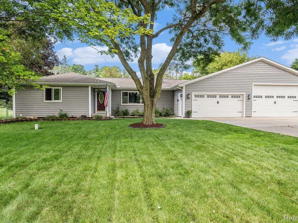 2140 W Reid Rd, Flint, MI 48507