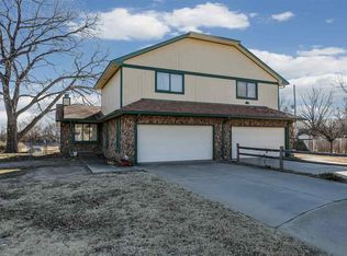602 N Tanglewood Rd, Derby, KS 67037