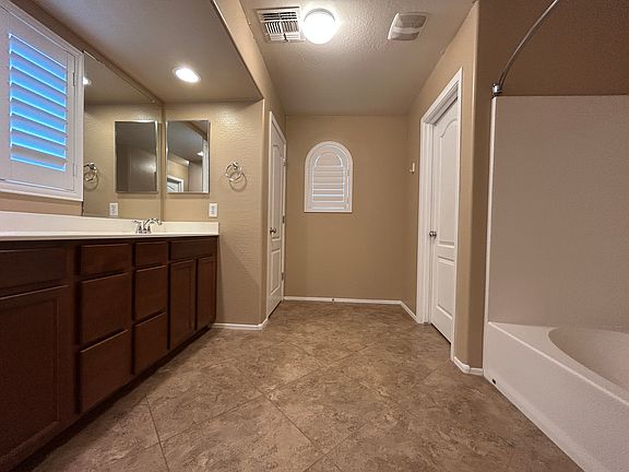 4th image of 2251 S Ponderosa Dr