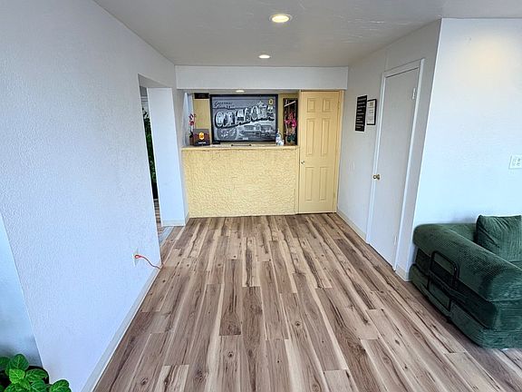 5th image of 2715 W Garriott Rd