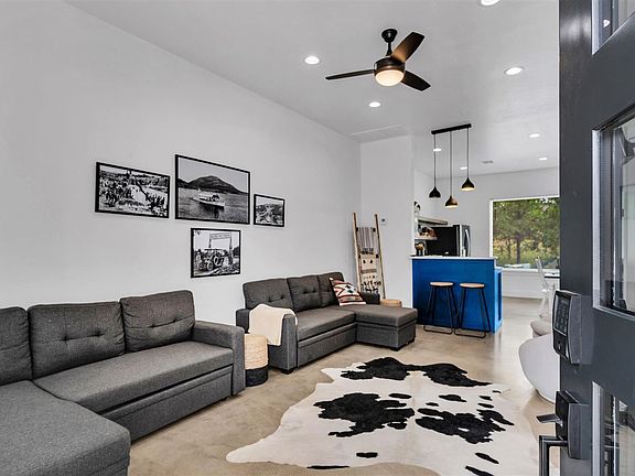 2nd image of 115 Sheridan