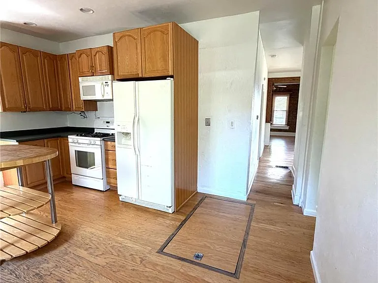 2136 N Lafayette St — Photo 8