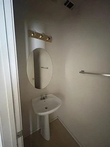 2 bed, 1.5 bath, $750 — Photo 4