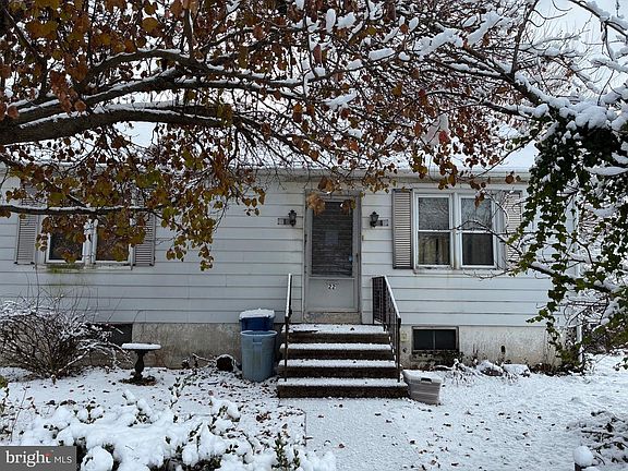 3rd image of 22 Monroe St