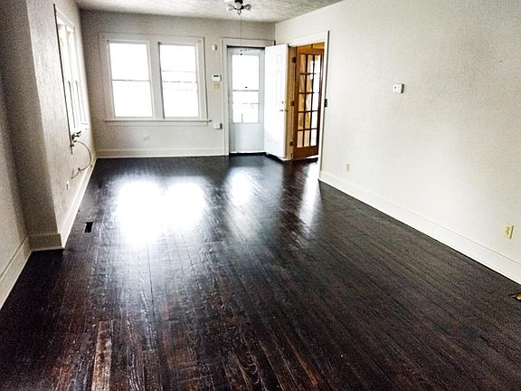 3rd image of 915 E Mishawaka Ave